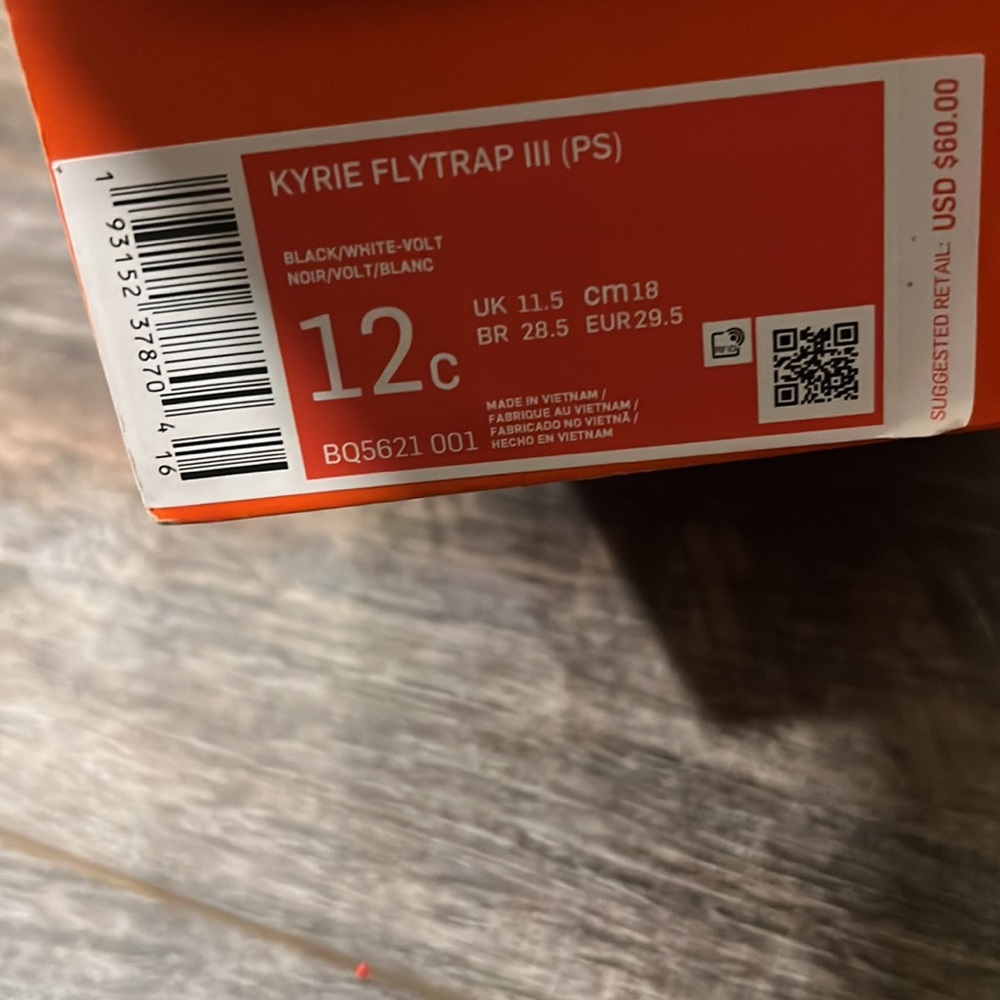 Kyrie flytrap III (PS) - Picture 3 of 3